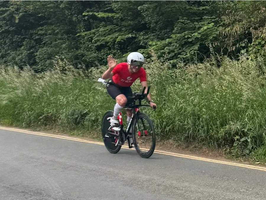 Maidstone Harriers' Big Weekend in the Cotswolds for Cotswolds 113 triathlon and aquabike, 2025. Team member on cycling stage