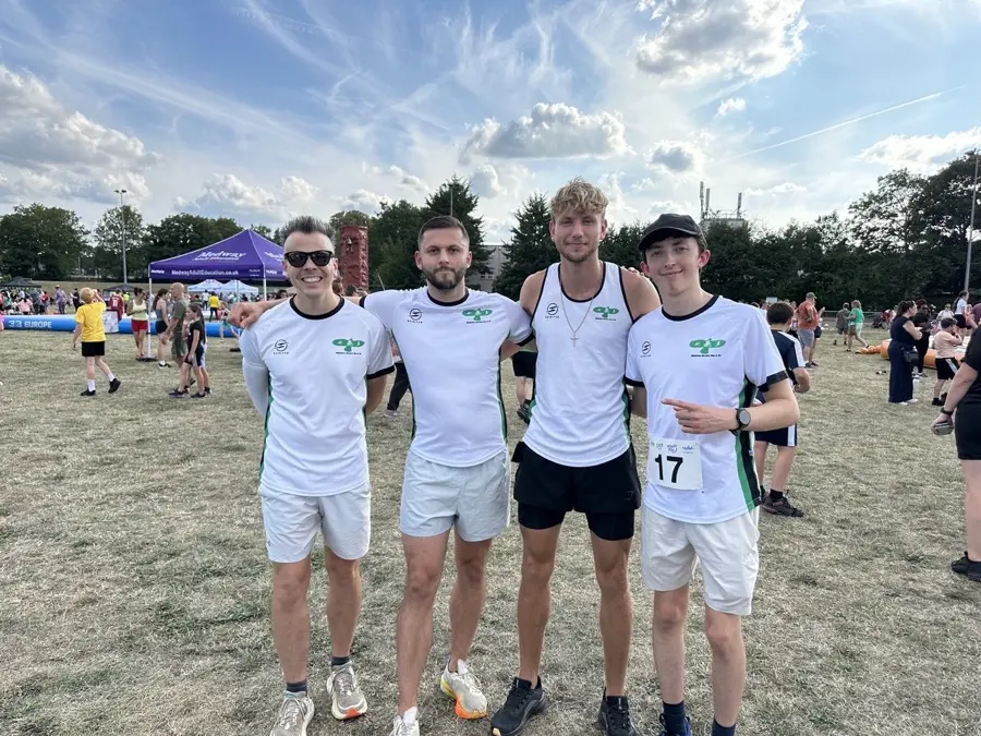 Maidstone Harriers in the relay at the Medway Mile elite races 2025.