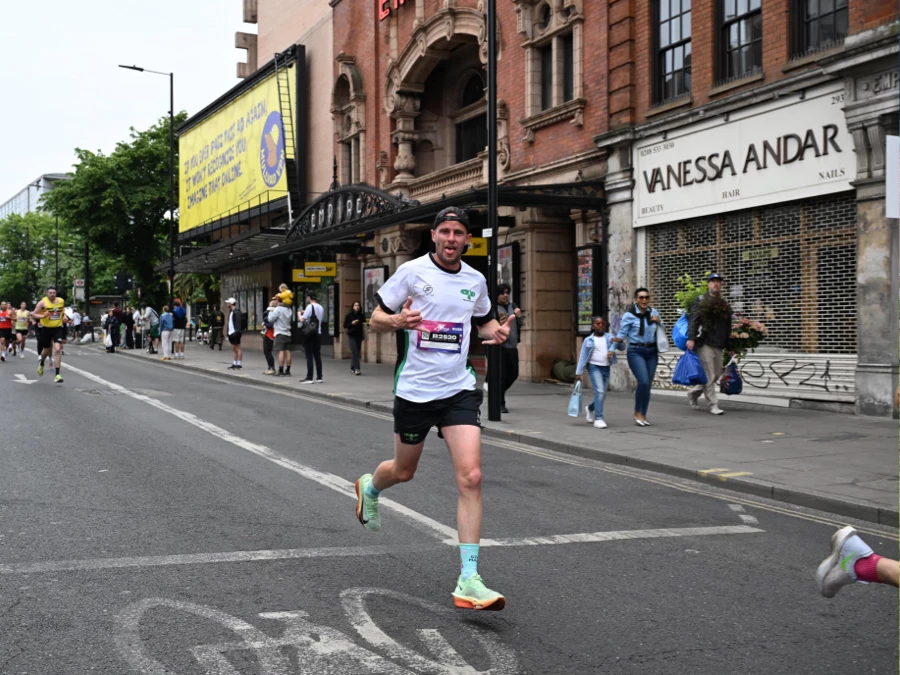 Phil Edmonds during a road race wearing a Maidstone Harriers T-shirt.