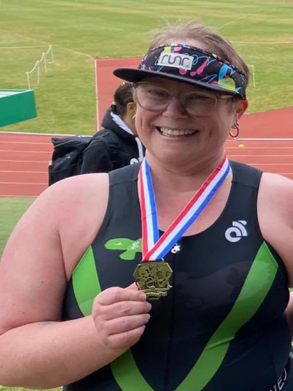 Maidstone Harriers' Catey Bowles with her Tonbridge Sprint Triathlon 2026 medal